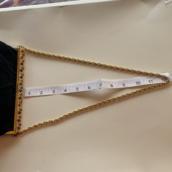 Vintage black sueded fabric with gold tone jeweled clap n short chain & pouch - Picture 14 of 17